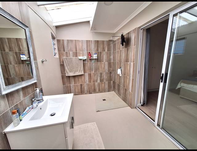 4 BEDROOM HOUSE TO LET IN LA LUCIA